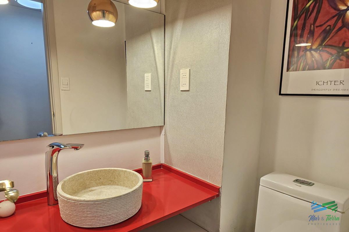 Apartamento ID.5377 - ALQUILER ANUAL, FRENTE LA MANSA, 3 DORMITORIOS COMPLETAMENTE RECICLADO! PUNTA DEL ESTE. 