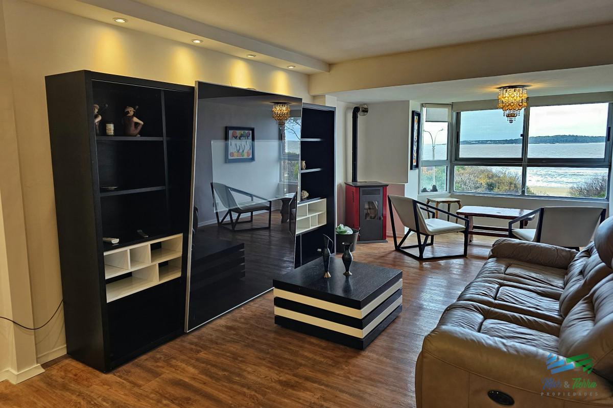 Apartamento ID.5377 - ALQUILER ANUAL, FRENTE LA MANSA, 3 DORMITORIOS COMPLETAMENTE RECICLADO! PUNTA DEL ESTE. 