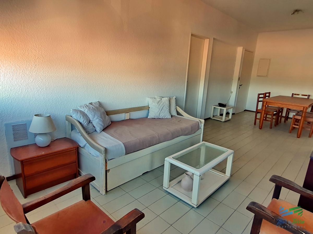 Apartamento ID.3372 - Vendo apartamento de 2 dormitorios, en edificio con servicios. Roosevelt, Punta del Este.