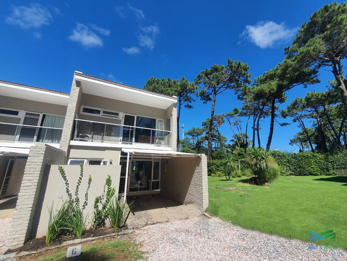 Apartamento ID.3293 - Vendo apartamento tipo casa de 2 dormitorios, reciclado, en San Rafael, Punta del Este.