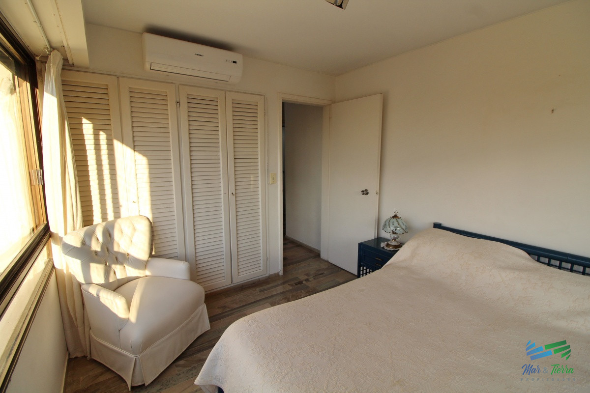 Apartamento ID.1177 - Muy  lindo apartamento ubicado sobre playa brava, cuarto piso,  con ambientes amplios.