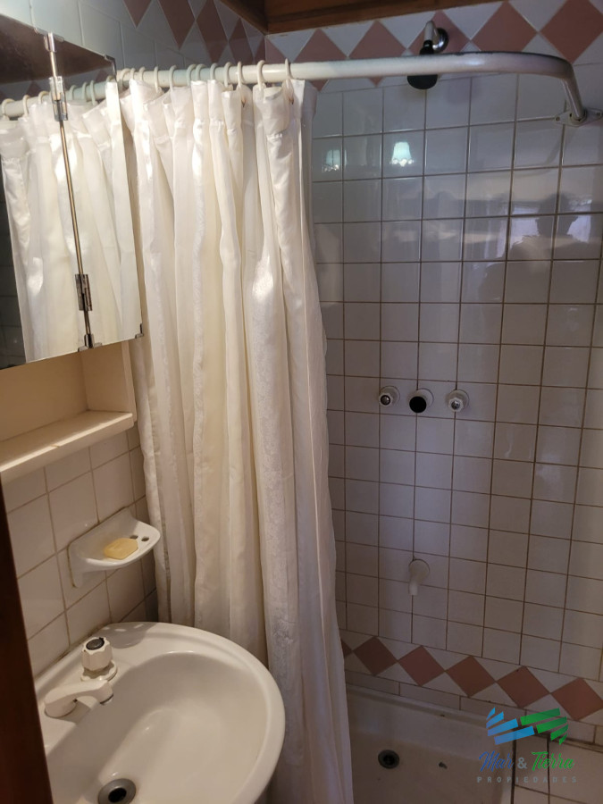 Apartamento ID.1067 - Vendo apartamento 2 dormitorios, con gran terraza y parrillero propio, servicio de mucamas y piscina. Peninsula, Punta del Este.