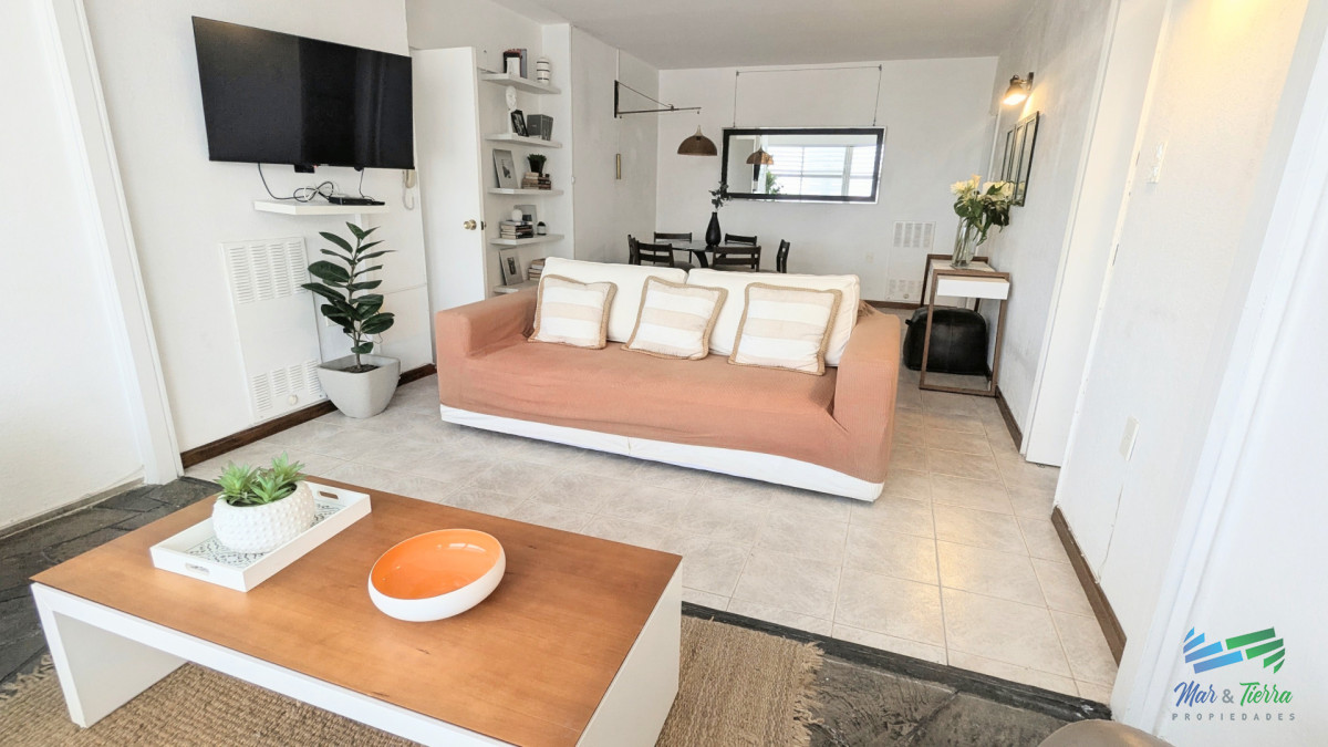 Apartamento ID.5822 - En venta apartamento 2 dormitorios con vista al mar y puerto, Peninsula, Punta del Este