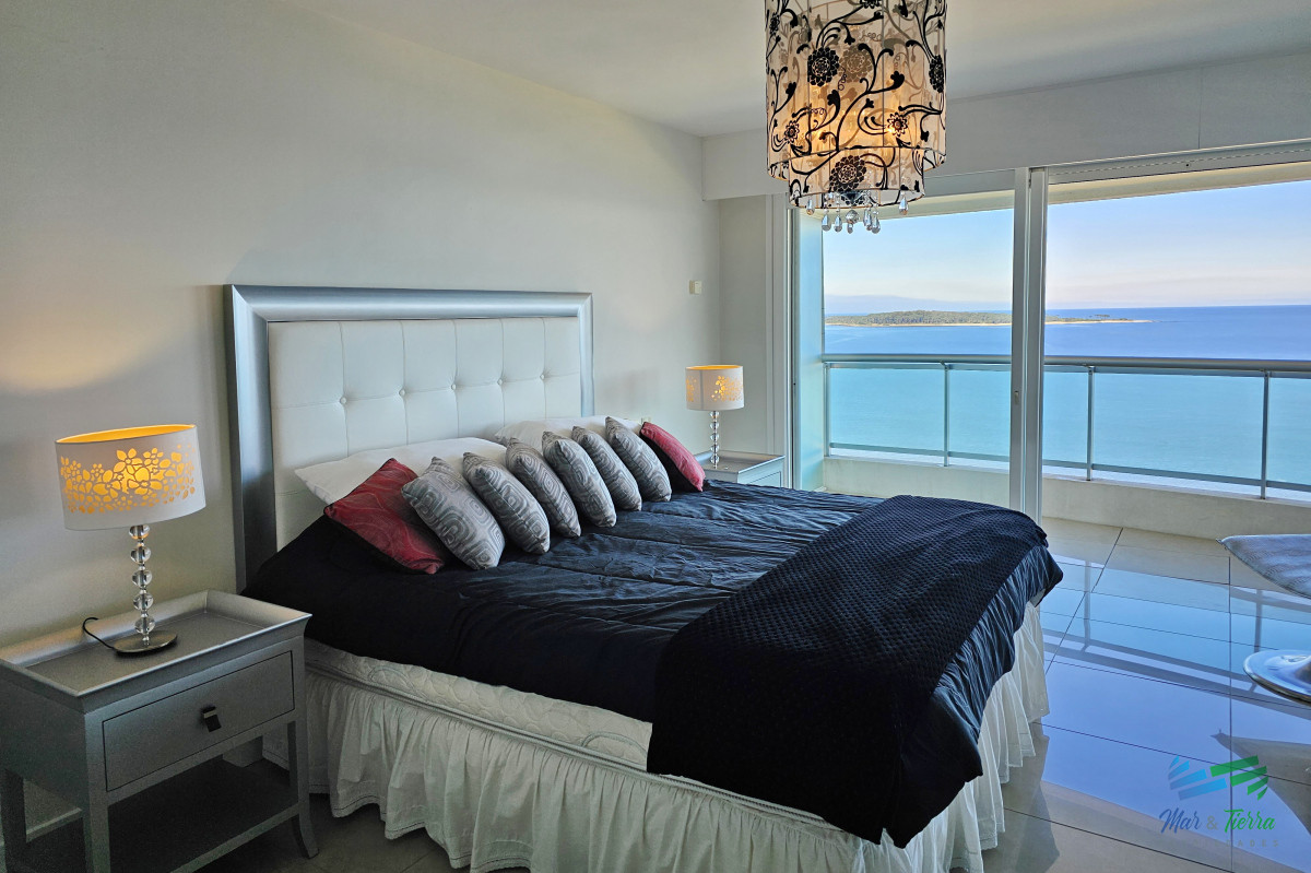 Apartamento ID.3664 - Alquilo apartamento 3 dormitorios frente al mar con servicios, Playa Mansa, Punta del Este