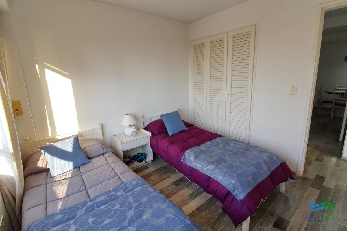Apartamento ID.1177 - Muy  lindo apartamento ubicado sobre playa brava, cuarto piso,  con ambientes amplios.