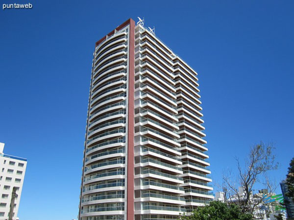 Apartamento ID.3923 - Venta Alquiler apartamento 3 dormitorios 2 baños playa brava punta del este