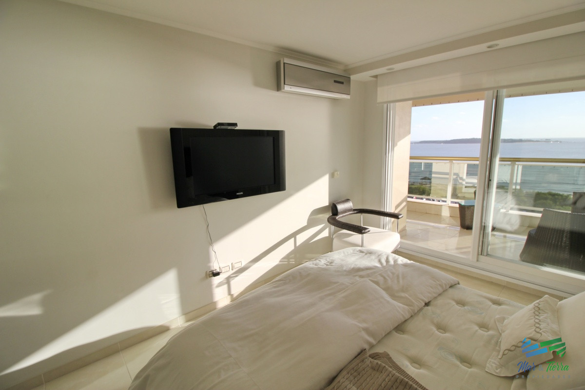 Apartamento ID.2446 - APARTAMENTO EN VENTA DE 3 DORMITORIOS + SERVICIO, PLAYA MANSA, PUNTA DEL ESTE 