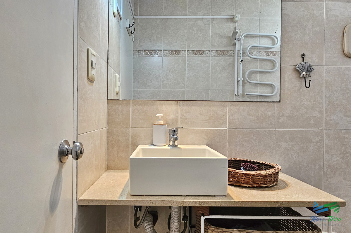 Apartamento ID.4813 - En venta apartamento de 2 dormitorios frente al mar, playa brava, Punta del Este