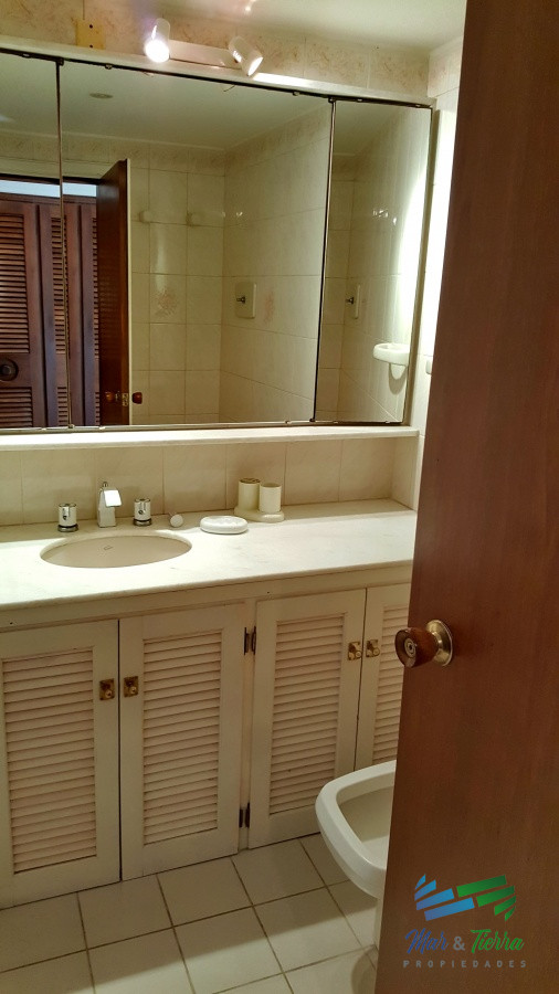 Apartamento ID.1243 - Vendo apartamento 3 dormitorios, frente al mar en Peninsula, Punta del Este
