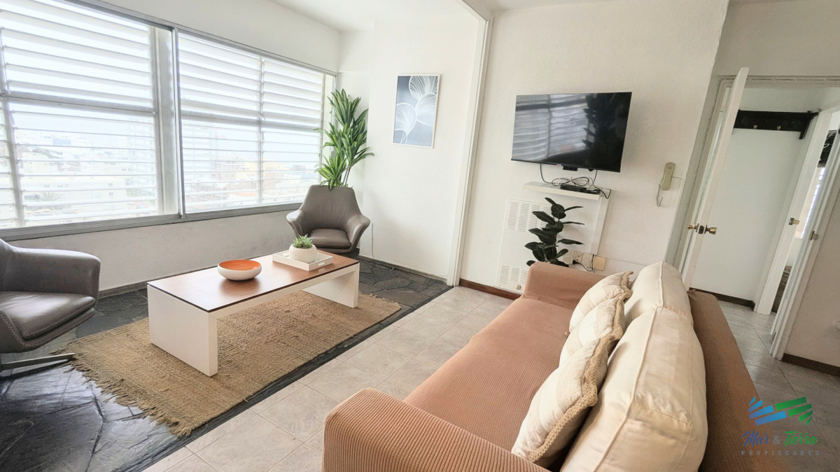 Apartamento ID.5822 - En venta apartamento 2 dormitorios con vista al mar y puerto, Peninsula, Punta del Este