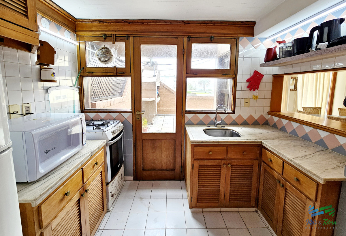 Apartamento ID.749 - Apartamento de 2 dormitorios y 2 baños a 1 cuadra de Gorlero, con gran terraza y parrillero propio.