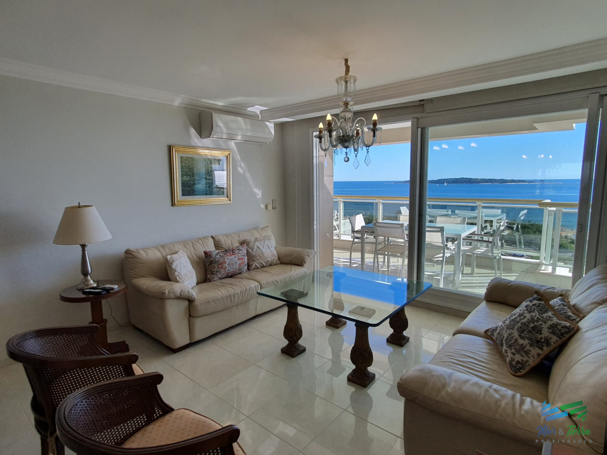 Apartamento ID.444 - Torre de categoría en primera línea sobre playa mansa.