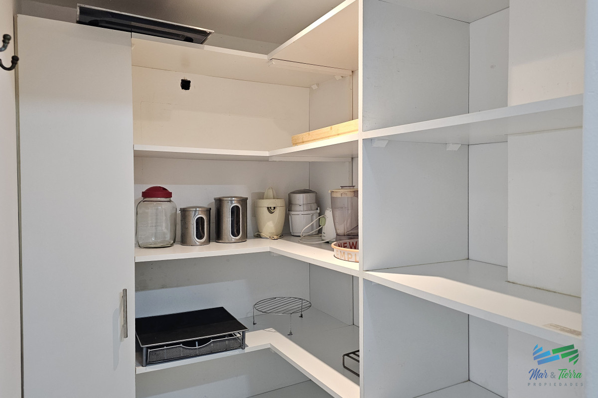 Apartamento ID.5377 - ALQUILER ANUAL, FRENTE LA MANSA, 3 DORMITORIOS COMPLETAMENTE RECICLADO! PUNTA DEL ESTE. 