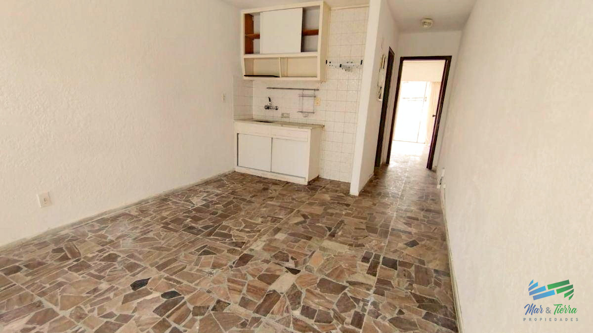Apartamento ID.4840 - Venta apartamento 1 dormitorio, con patio y garaje en Peninsula, cerca Faro y Puerto, Punta del Este