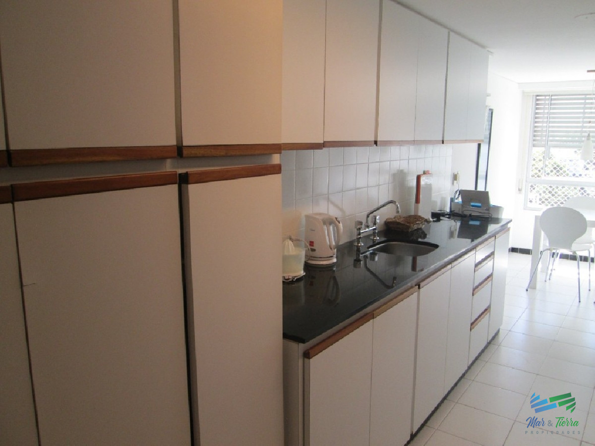 Apartamento ID.2152 - Excelente oportunidad... torre de categoría, con excelentes servicios, ubicado en primera línea sobre playa brava