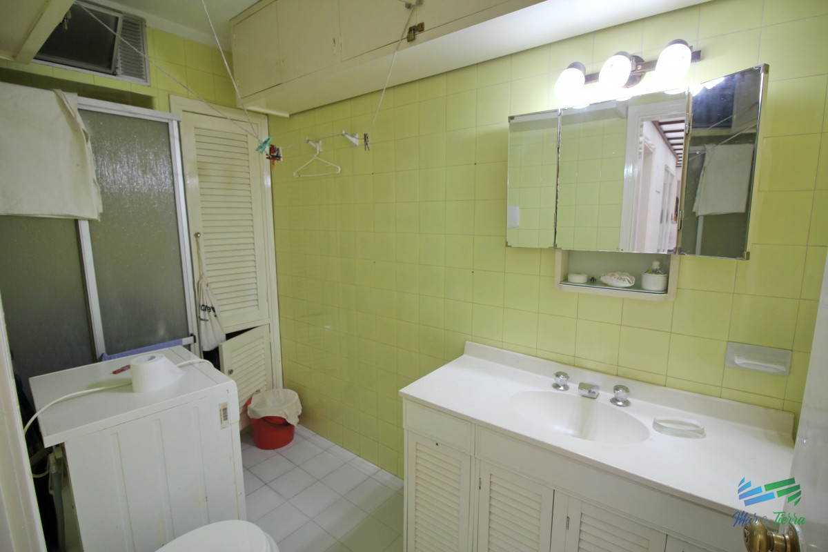 Apartamento ID.2502 - En venta apartamento 3 dormitorios en primera linea sobre Playa Mansa, Punta del Este.