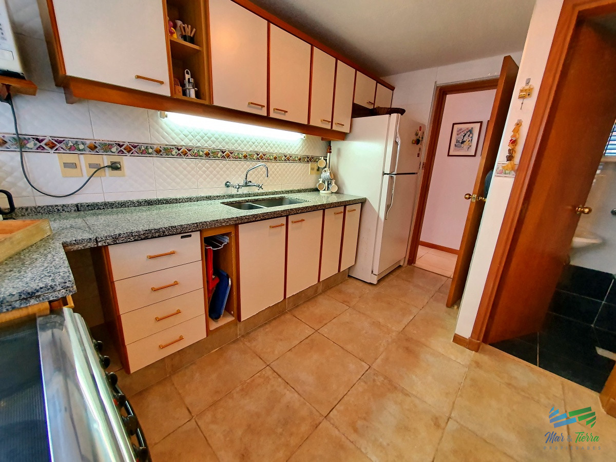 Apartamento ID.183 - Vendo o alquilo apartamento 3 dormitorios en primera línea en Penínsulta, Punta del Este 