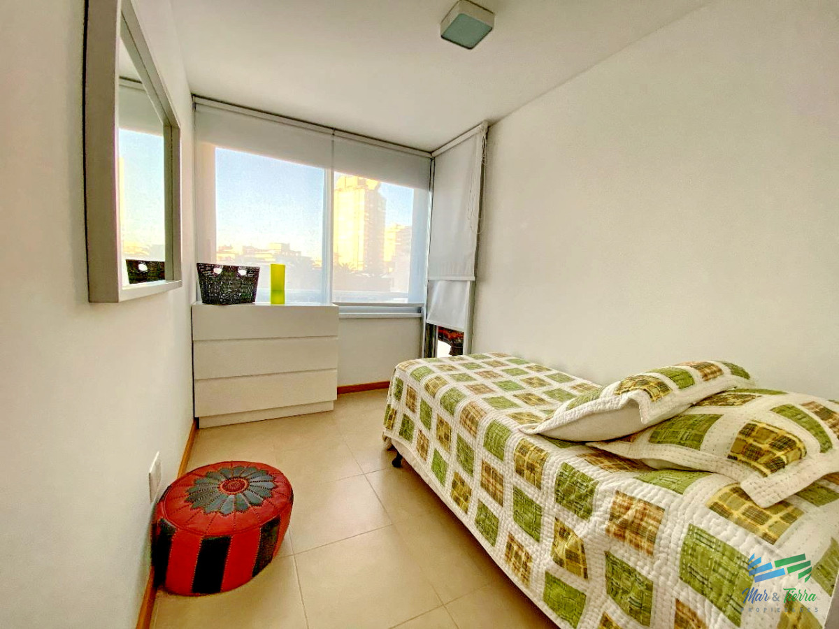Apartamento ID.4526 - APARTAMENTO CON VISTA, DISPONIBLE TEMPORADA 2026, 3 DORMITORIOS EN SUITE, PENÍNSULA, PUNTA DEL ESTE.