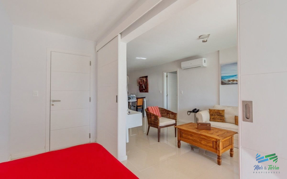 Apartamento ID.4125 - Venta apartamento de 2 dormitorios y medio con gran terraza en Playa Brava Punta del este
