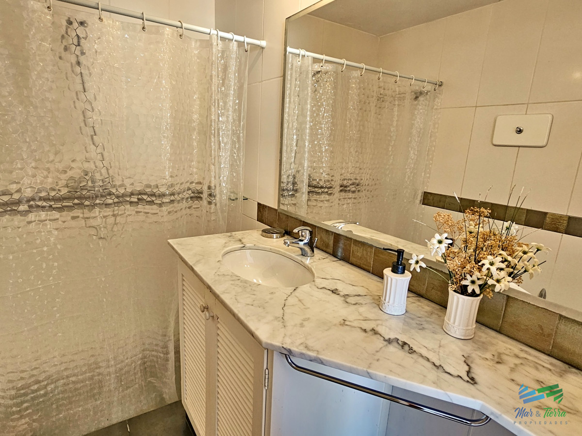 Apartamento ID.4568 - APARTAMENTO EN VENTA Y ALQUILER, PENÍNSULA, GRAN TERRAZA, RECICLADO. 