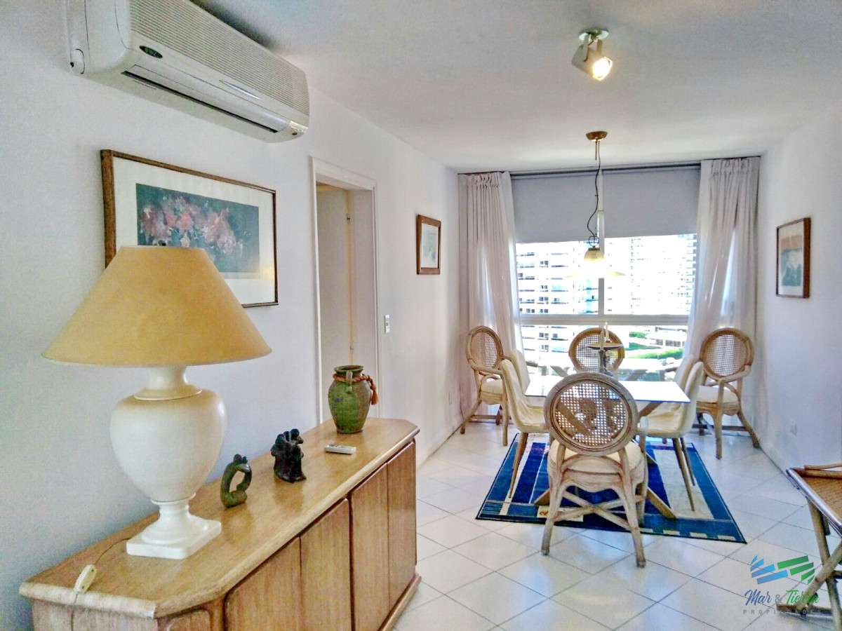 Apartamento ID.2421 - En alquiler.. torre de categoría en primera línea.. playa brava.
