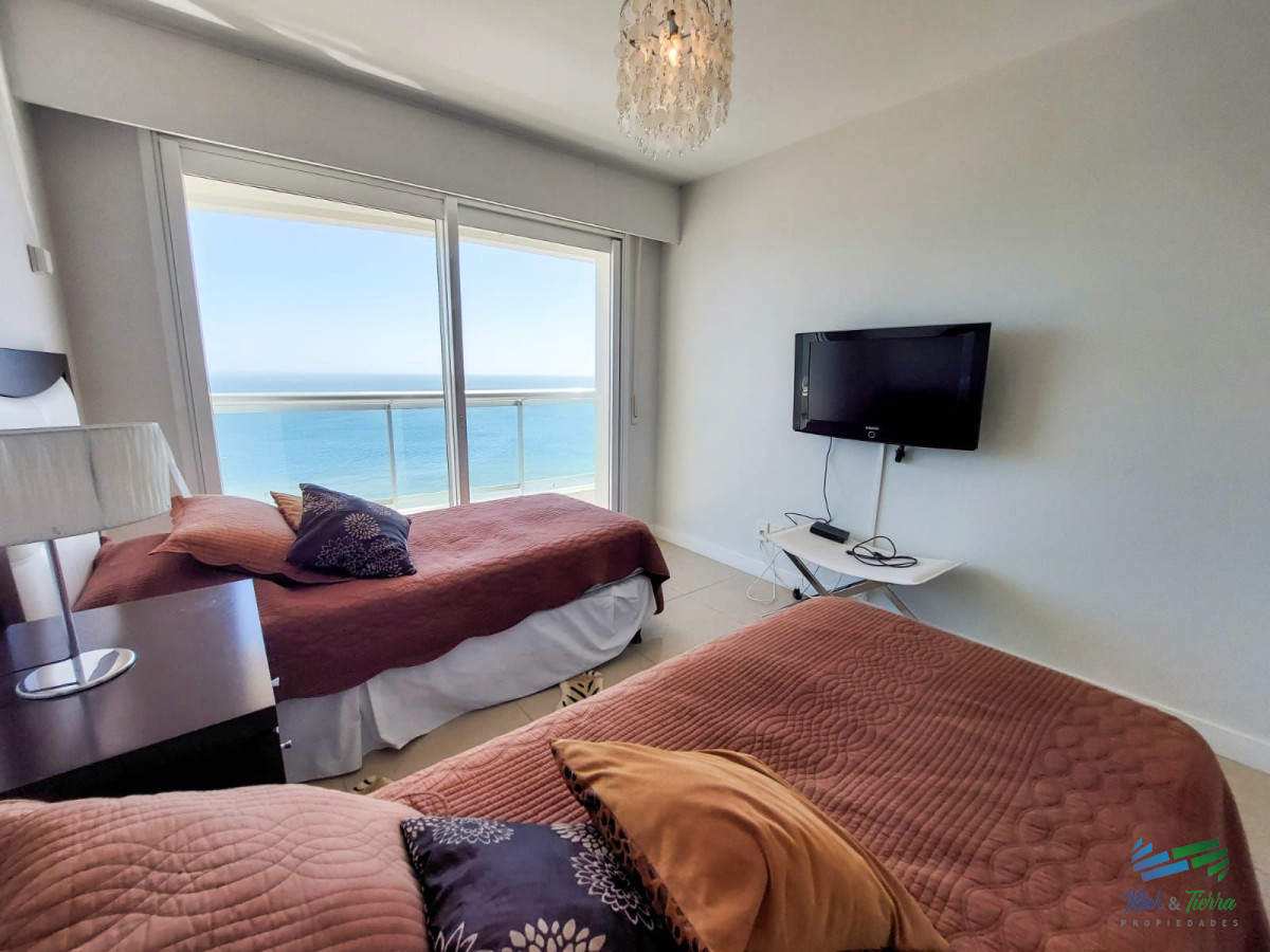 Apartamento ID.3664 - Alquilo apartamento 3 dormitorios frente al mar con servicios, Playa Mansa, Punta del Este