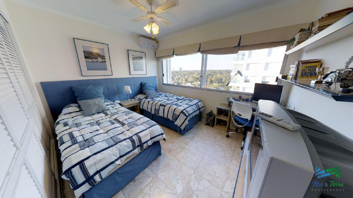 Apartamento ID.2110 - Espectacular planta, reciclada con materiales de primera calidad!!! cuenta 180 m2.