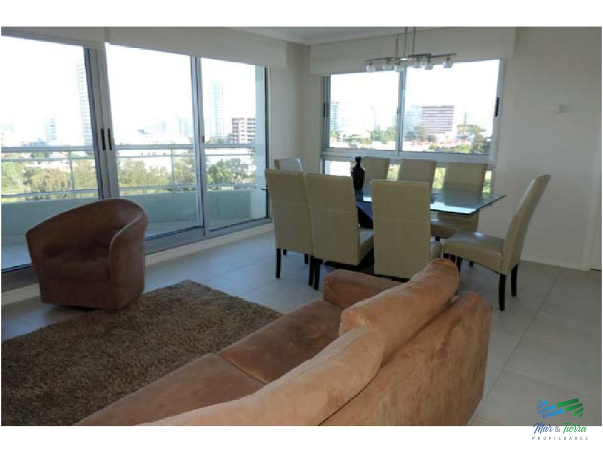 Apartamento ID.2361 - En venta.. Muy lindo apartamento sobre Av. Roosevelt, Punta del Este