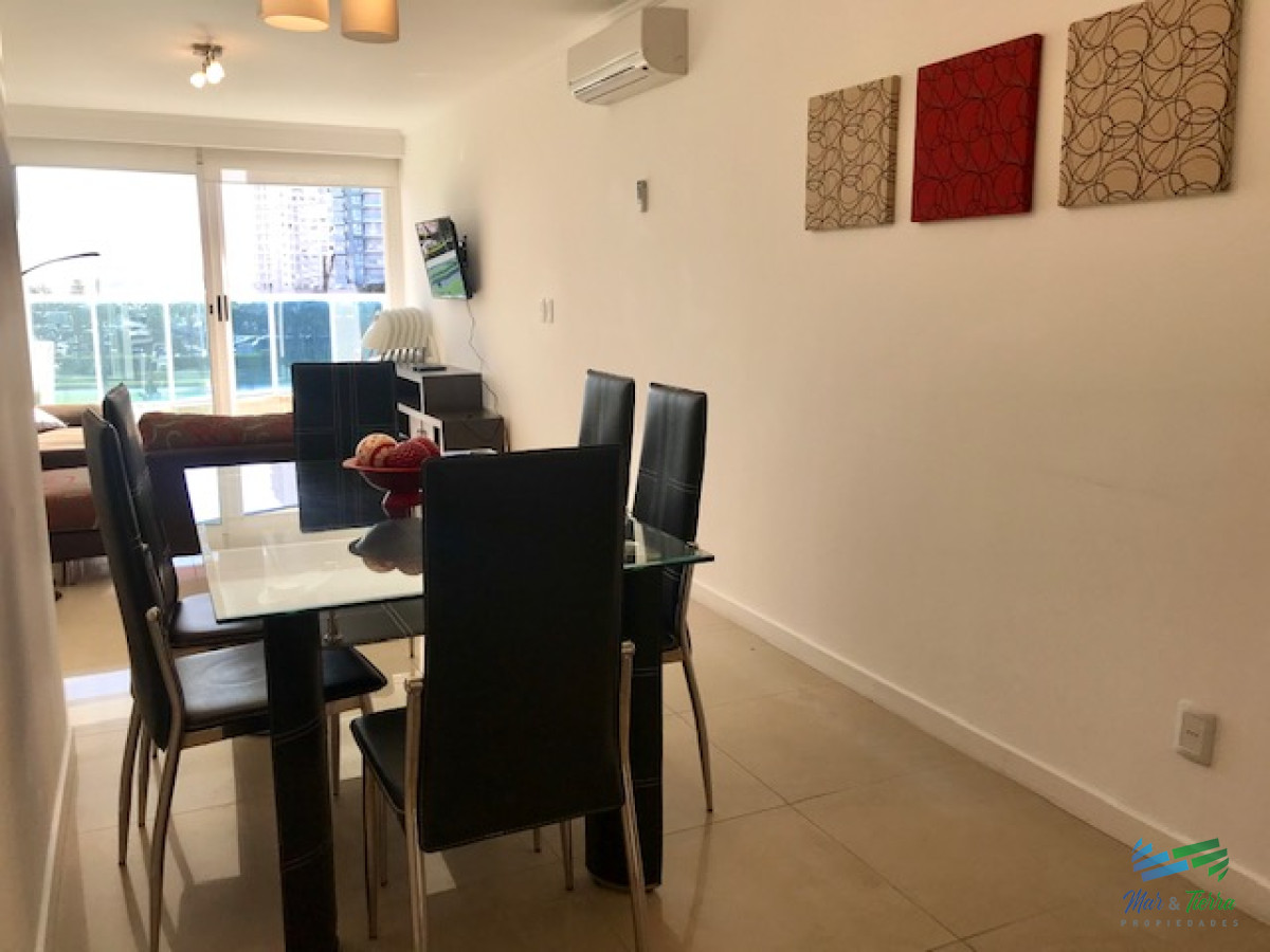 Apartamento ID.209 - Apartamento en Alquiler a una cuadra del mar (Playa Mansa)  en torre nueva, con todos y excelentes servicios .