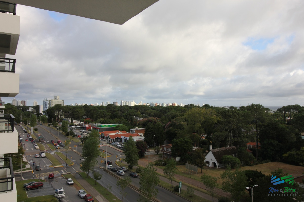 Apartamento ID.600 - En venta... Apartamento 3 dormitorios en Av. Roosevelt, Punta del Este