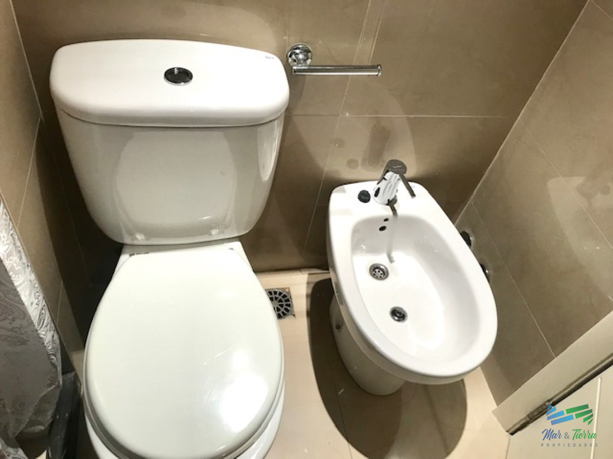 Apartamento ID.209 - Apartamento en Alquiler a una cuadra del mar (Playa Mansa)  en torre nueva, con todos y excelentes servicios .