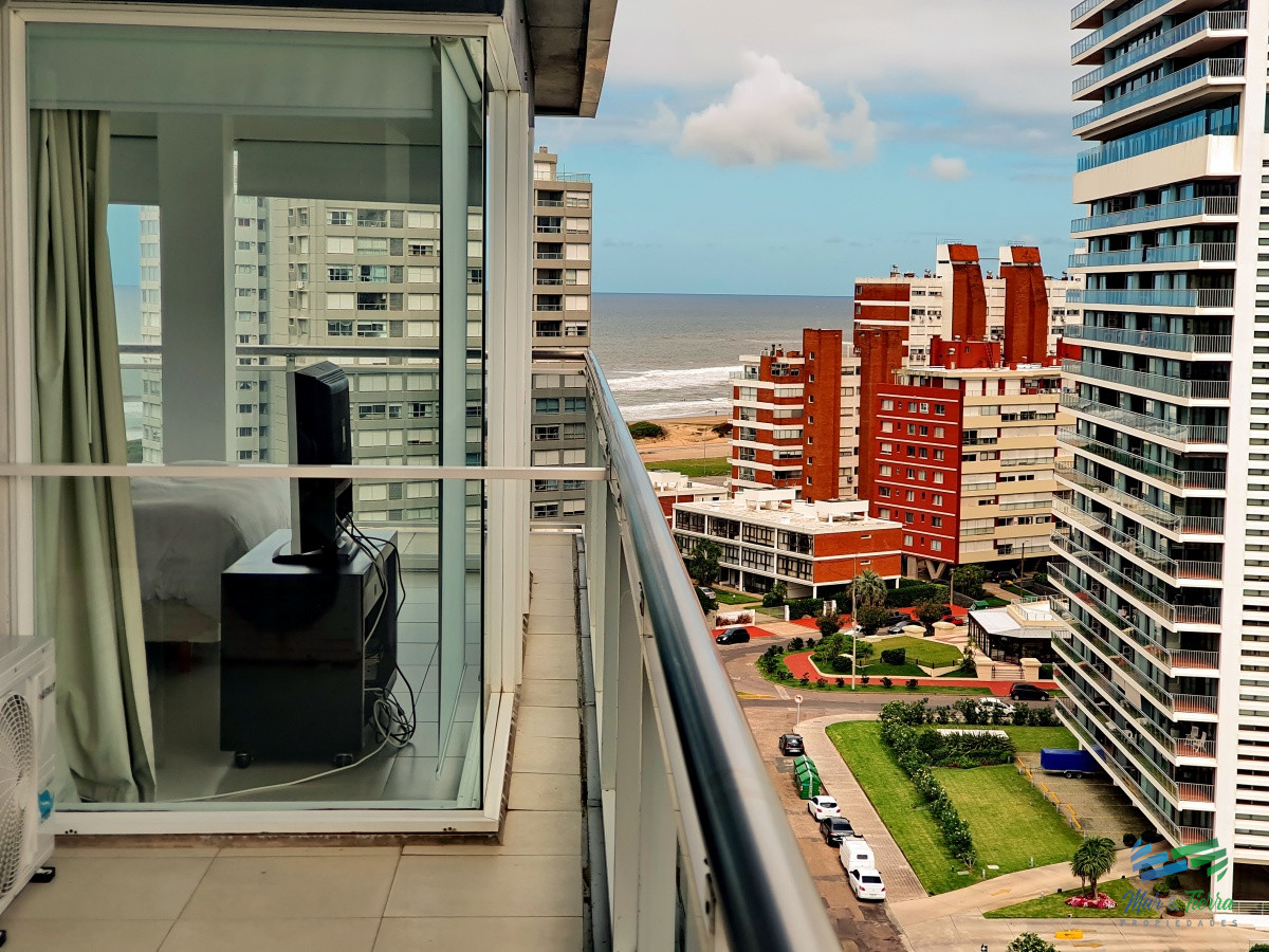 Apartamento ID.7 - Vendo apartamento 3 dormitorios con parrillero propio y servicios en Punta del Este