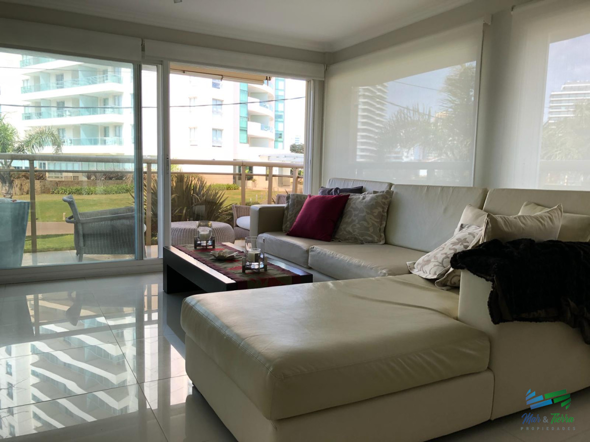 Apartamento ID.2251 - En venta.. excelente oportunidad , edificio con servicios, a pasitos del mar.
