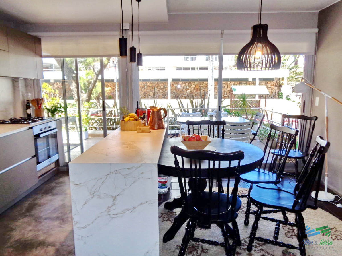 Apartamento ID.4750 - ALQUILER ANUAL, PENÍNSULA. DOS DORMITORIOS, DOS BAÑOS, MUY AMPLIO. 