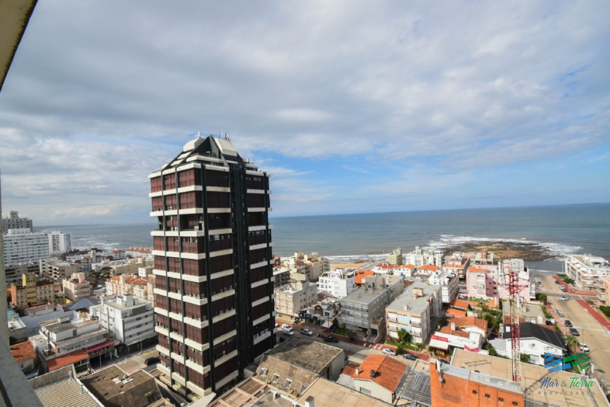 Apartamento ID.2457 - Apartamento de 3 dormitorios con vista al mar ,Punta del Este