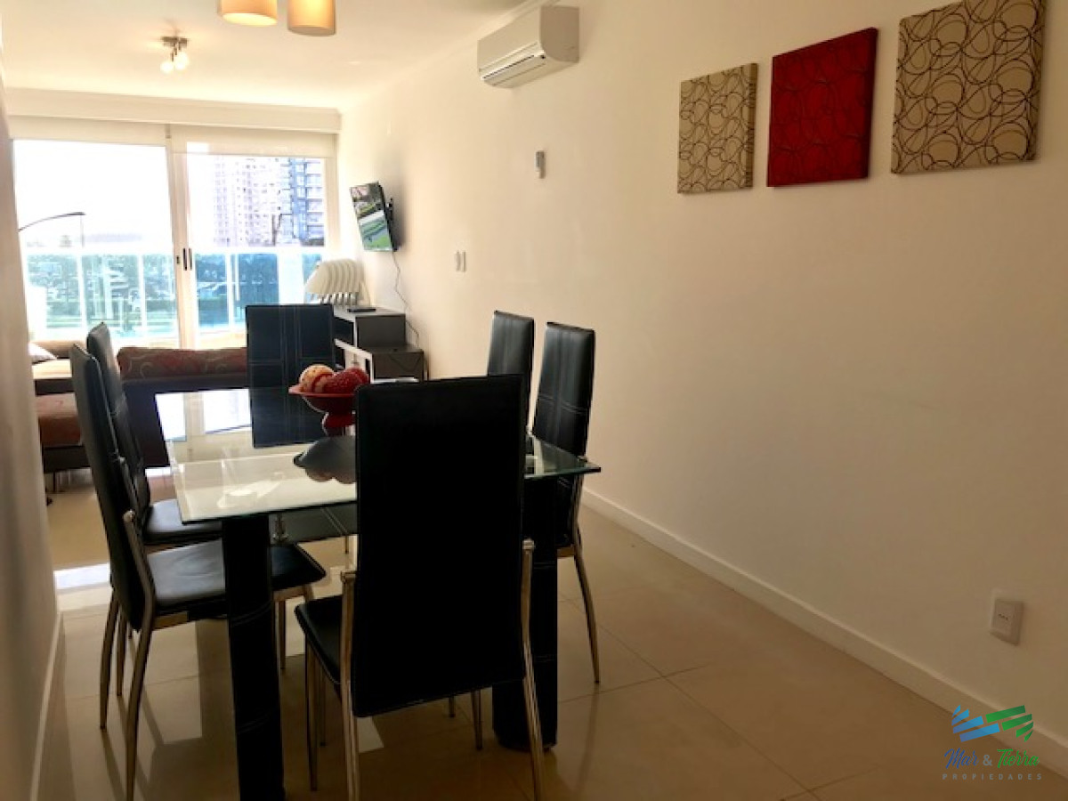 Apartamento ID.209 - Apartamento en Alquiler a una cuadra del mar (Playa Mansa)  en torre nueva, con todos y excelentes servicios .