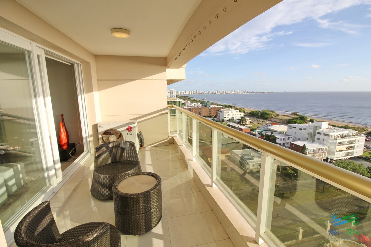 Apartamento ID.2446 - APARTAMENTO EN VENTA DE 3 DORMITORIOS + SERVICIO, PLAYA MANSA, PUNTA DEL ESTE 