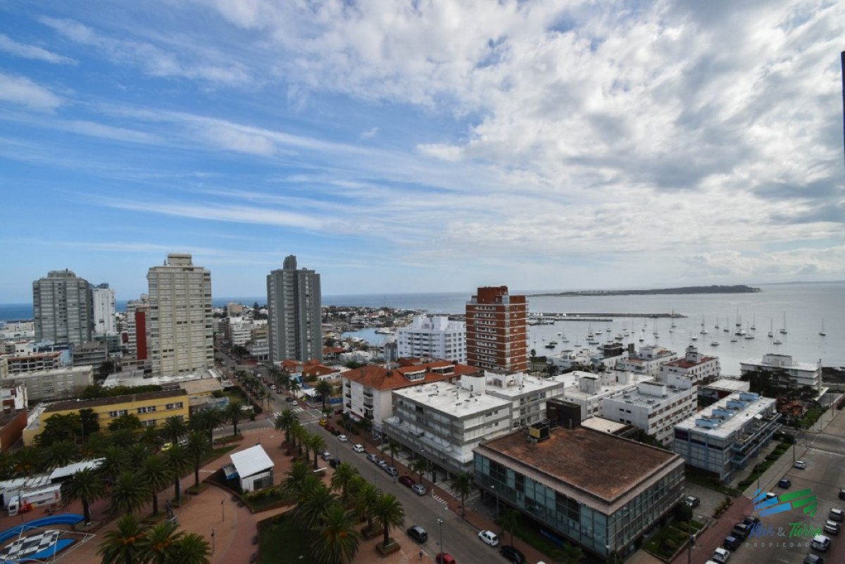 Apartamento ID.2457 - Apartamento de 3 dormitorios con vista al mar ,Punta del Este