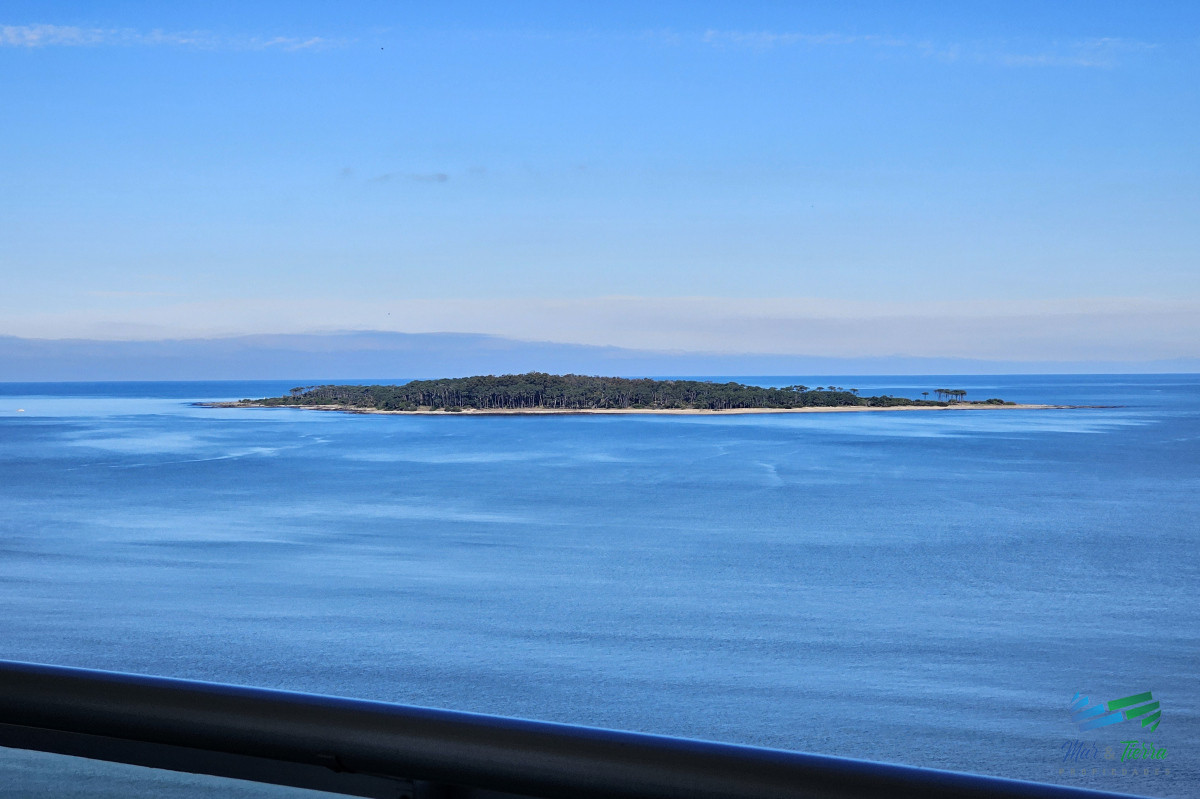 Apartamento ID.3664 - Alquilo apartamento 3 dormitorios frente al mar con servicios, Playa Mansa, Punta del Este