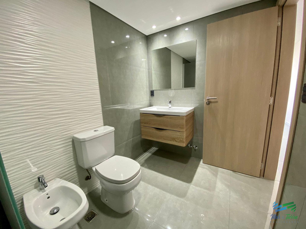 Apartamento ID.2611 - En venta apartamento 3 dormitorios, vista al mar, servicios, piscina, Roosevelt, Punta del Este