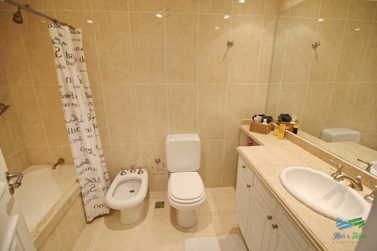 Apartamento ID.2446 - APARTAMENTO EN VENTA DE 3 DORMITORIOS + SERVICIO, PLAYA MANSA, PUNTA DEL ESTE 