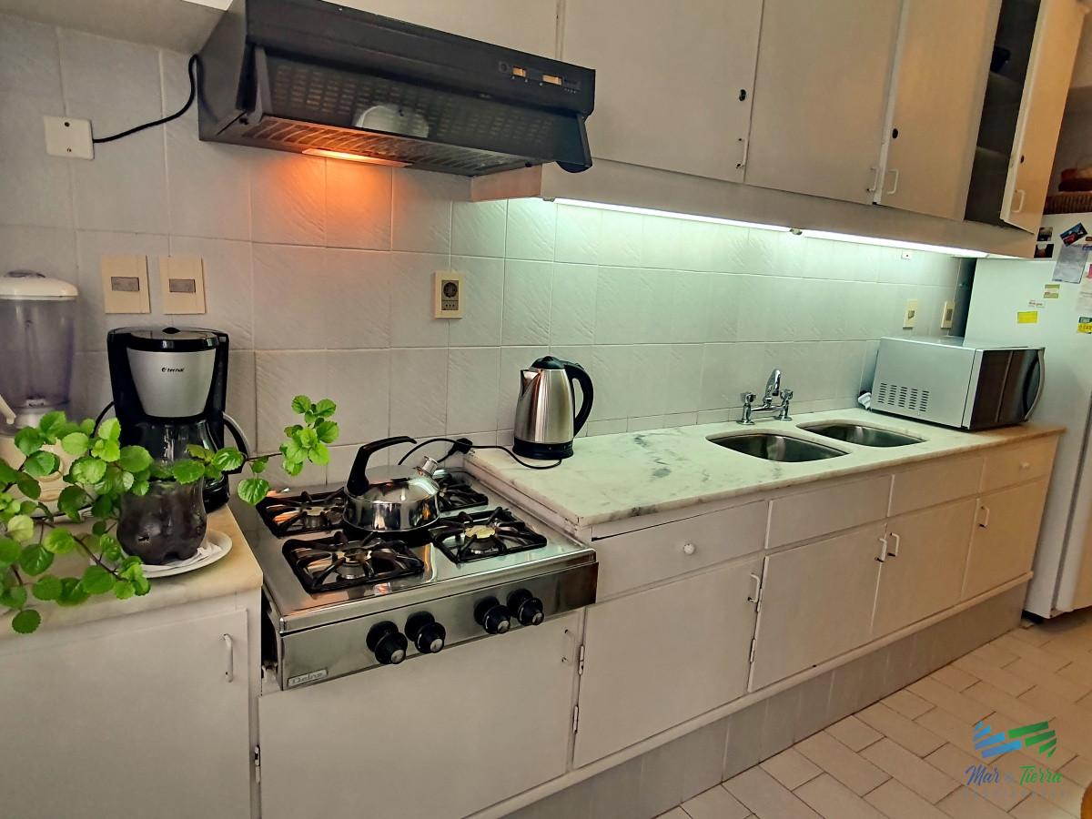 Apartamento ID.287 - Alquilo apartamento 3 dormitorios frente al mar, playa brava, Punta del Este.