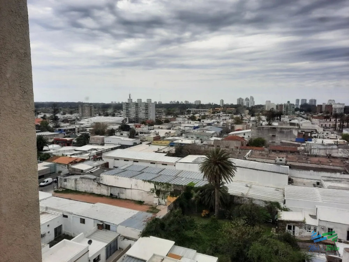 Apartamento ID.3940 - Vendo apartamento 3 dormitorios en el centro de Maldonado, piso alto.