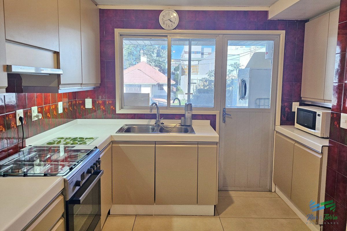 Apartamento ID.101 - Excelente opción en alquiler y venta, primera línea sobre el Puerto de Punta del Este. 