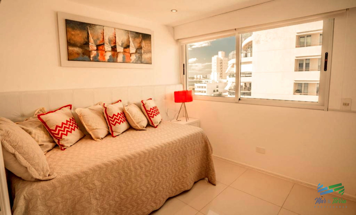 Apartamento ID.3070 - Vendo apartamento frente al puerto, 6 dormitorios, Punta del Este