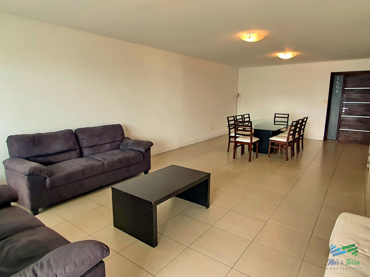 Apartamento ID.7 - Vendo apartamento 3 dormitorios con parrillero propio y servicios en Punta del Este
