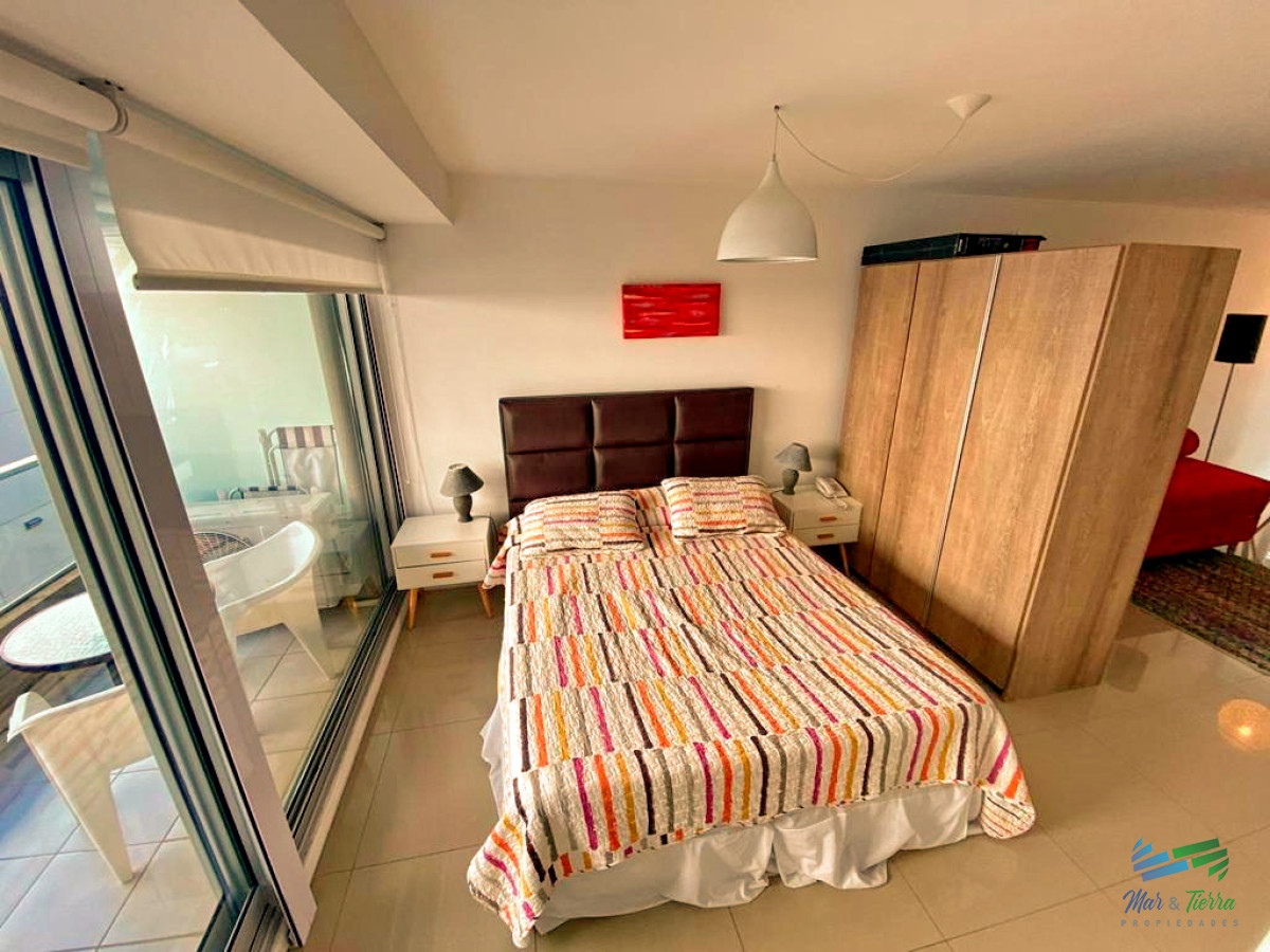 Apartamento ID.4230 - En venta apartamento con garaje en Peninsula, cerca Puerto Punta del Este.