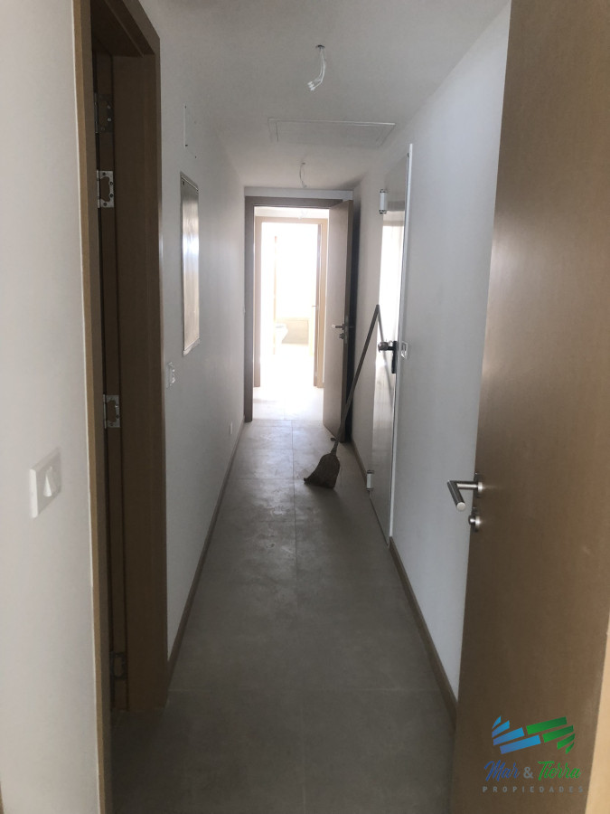 Apartamento ID.4305 - Venta de apartamento pent house de 3 suites mas servicio con baño y terraza primera linra en playa brava