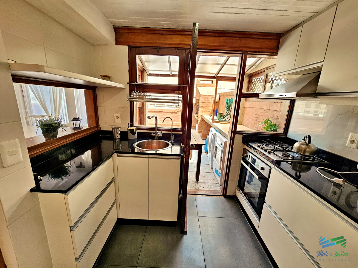 Apartamento ID.4568 - APARTAMENTO EN VENTA Y ALQUILER, PENÍNSULA, GRAN TERRAZA, RECICLADO. 