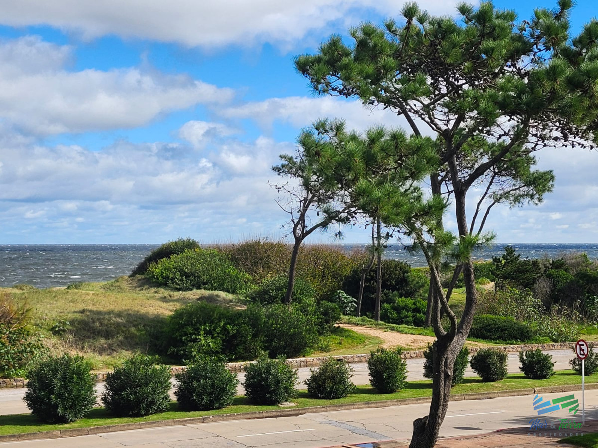 Apartamento ID.150 - Venta de apartamento 3 dormitorios en primera línea sobre playa Mansa